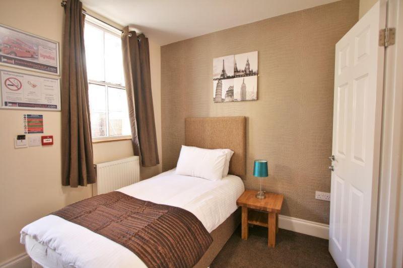 Central Studios Gloucester Place By Roomsbooked Челтенхам Экстерьер фото